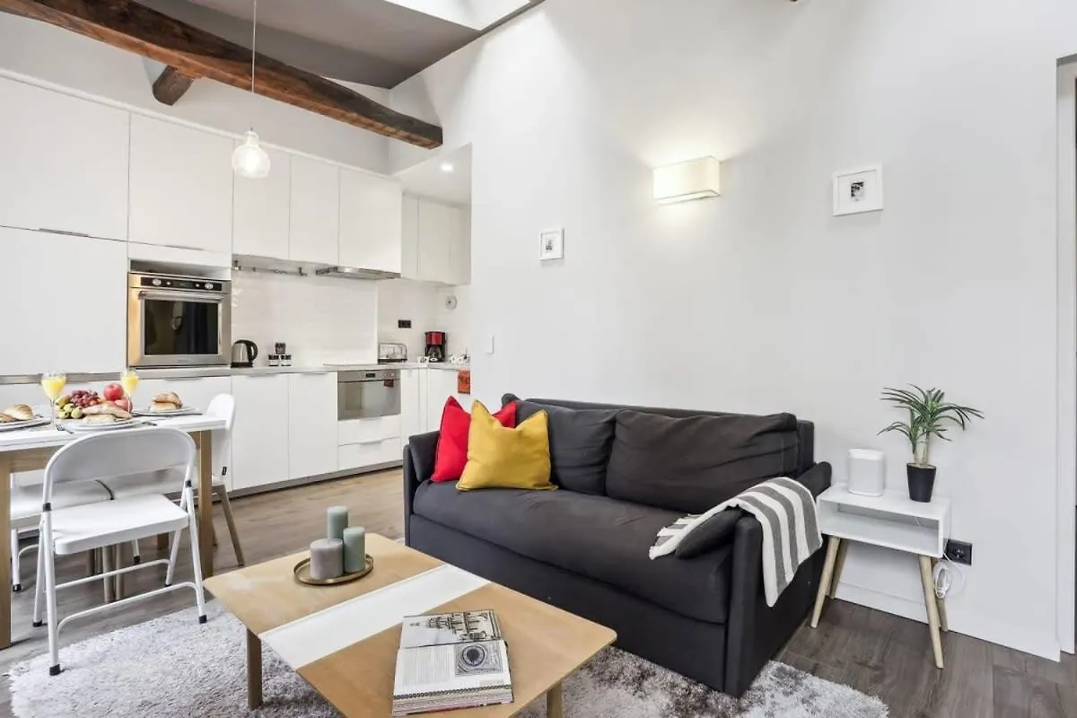 Paris Eiffel Tower - Cityapartmentstay