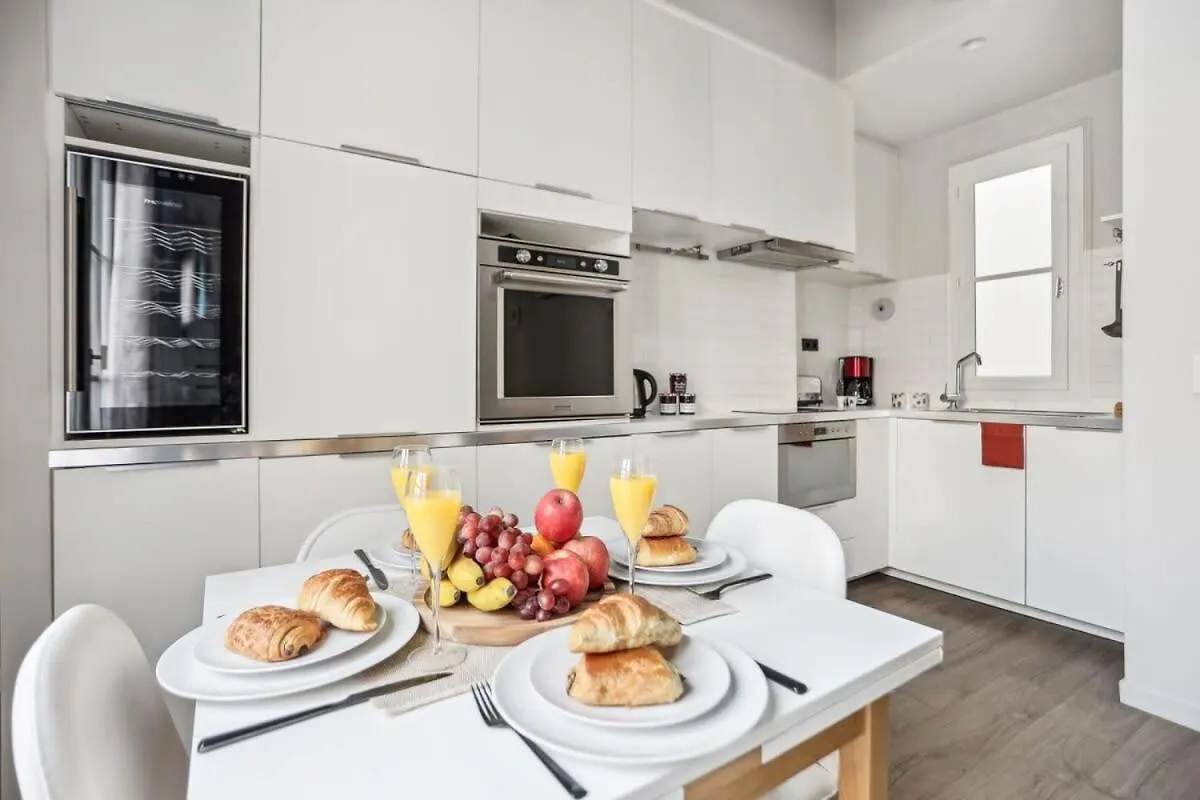 Paris Eiffel Tower - Cityapartmentstay Fransa