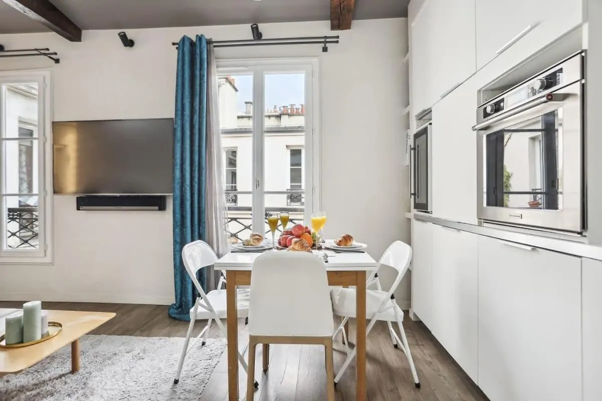 Paris Eiffel Tower - Cityapartmentstay